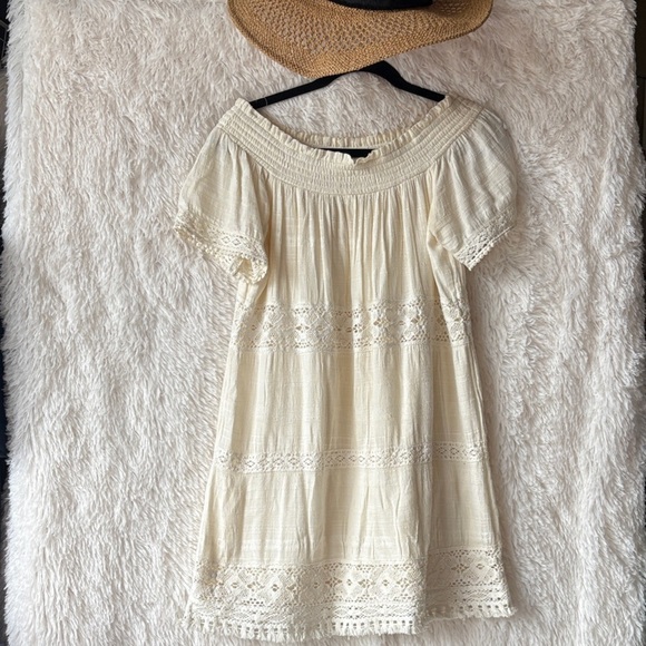 American Eagle Outfitters Dresses & Skirts - American Eagle Outfitters Cream Lace Mini Dress